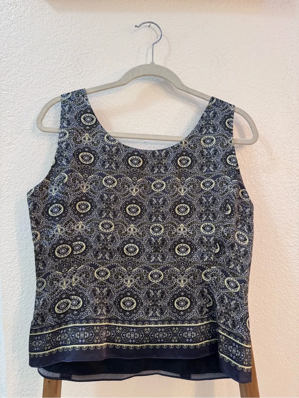 Tahari Arthur S Levine Elegant Navy and Yellow 100% Silk Top W/ Paisley Print